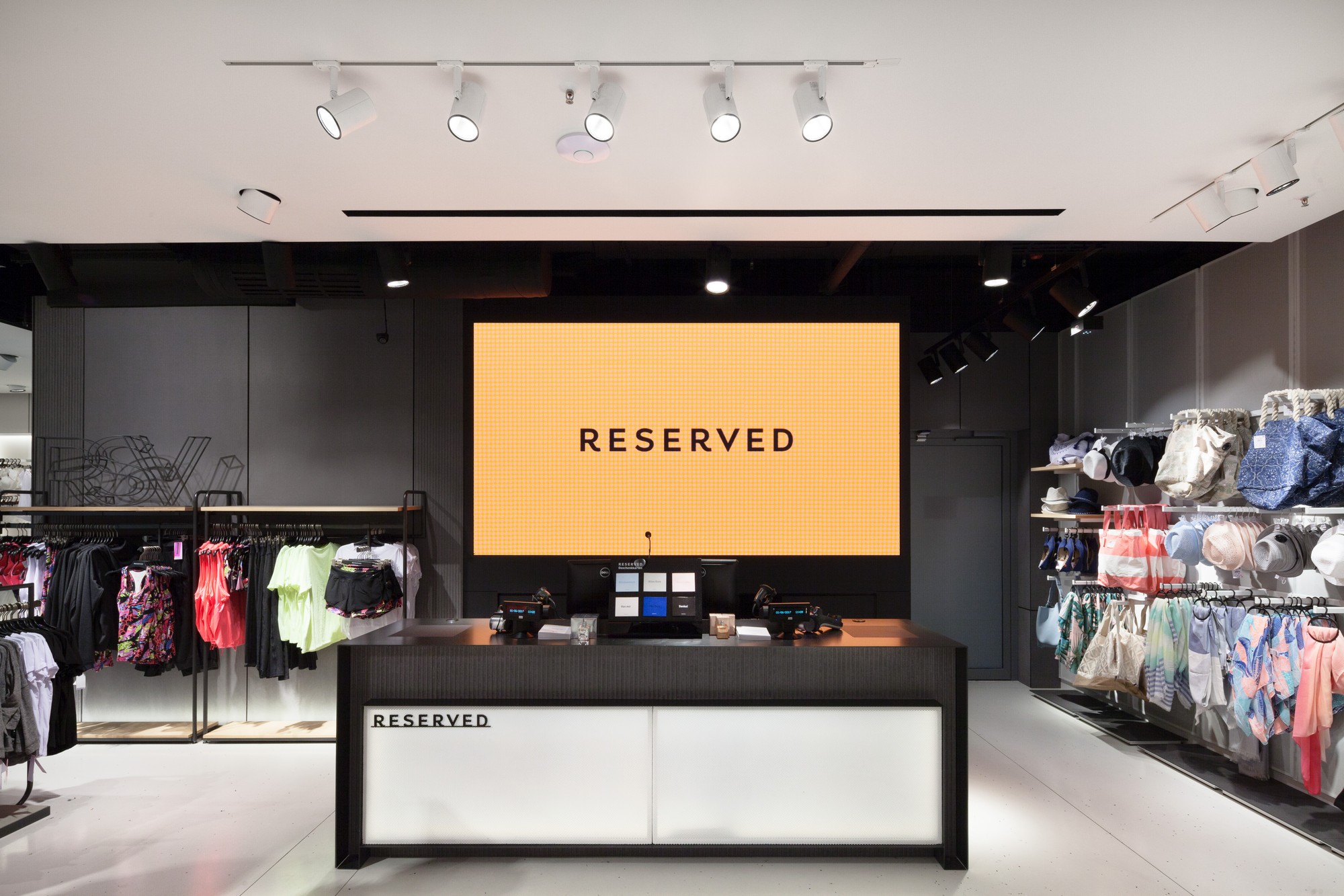 Reserved интернет. Резервед. Reserved интернет магазин. Резерв магазин. Магазин Reserved Тюмень.